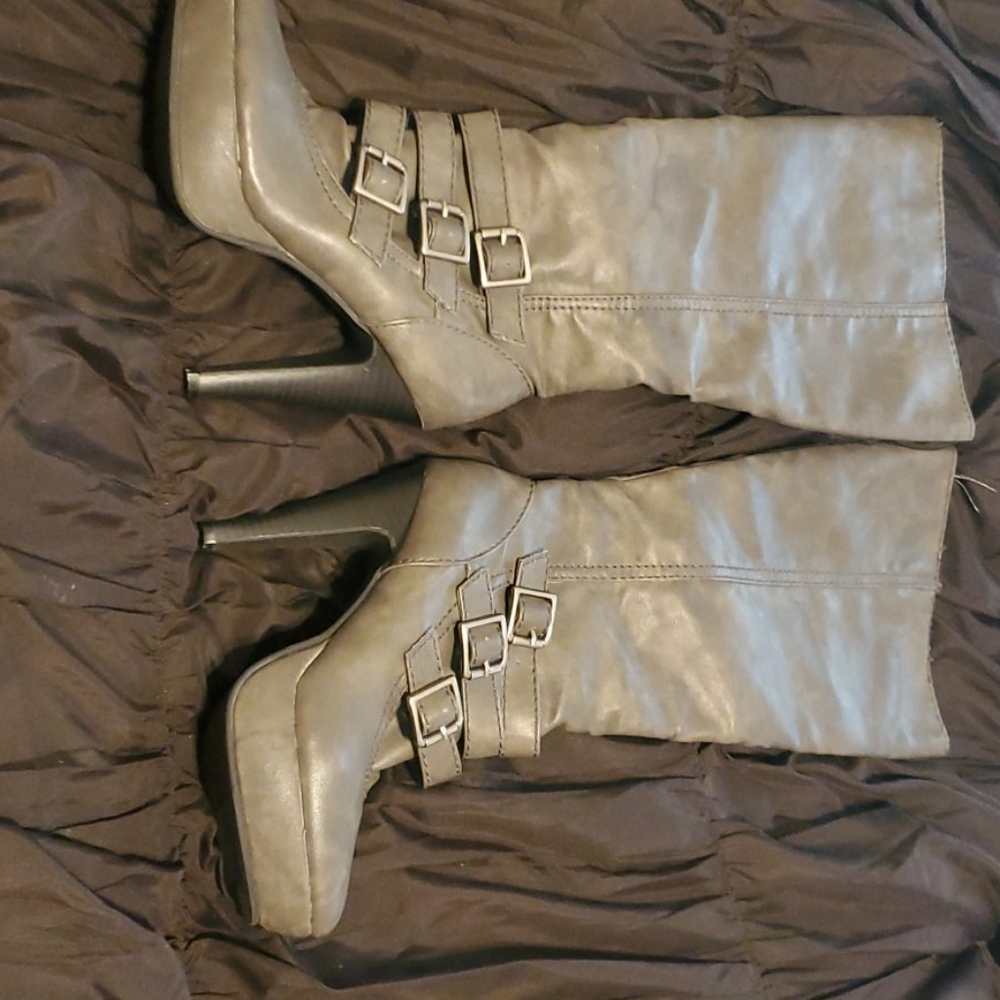 Knee high platform boots with heels Like-New